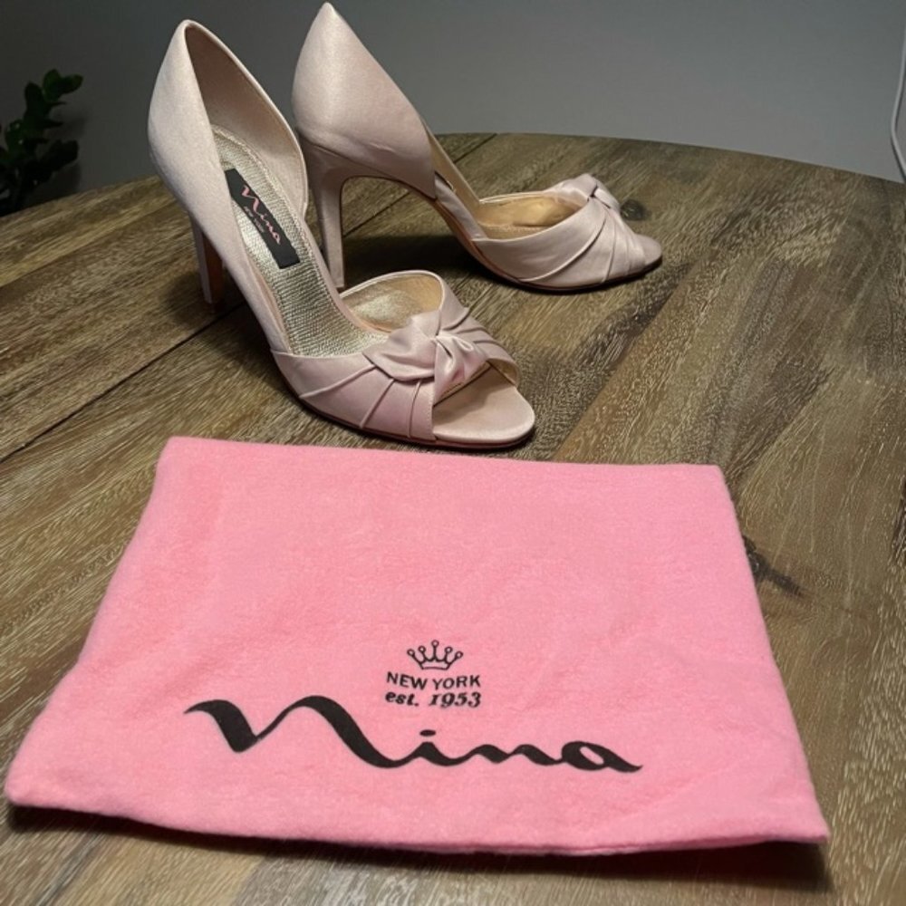 Nina Kyleen Powder Sand Heels Size 8 Medium